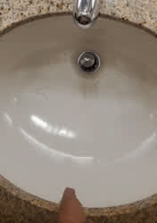 22 m hotel piss