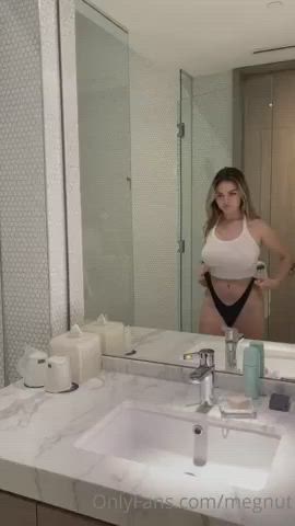 She is the sexiest TikTok star🤤check 👇👇