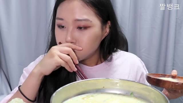 리비_콩국수 왕만두 먹방 설탕이냐 소금이냐-5