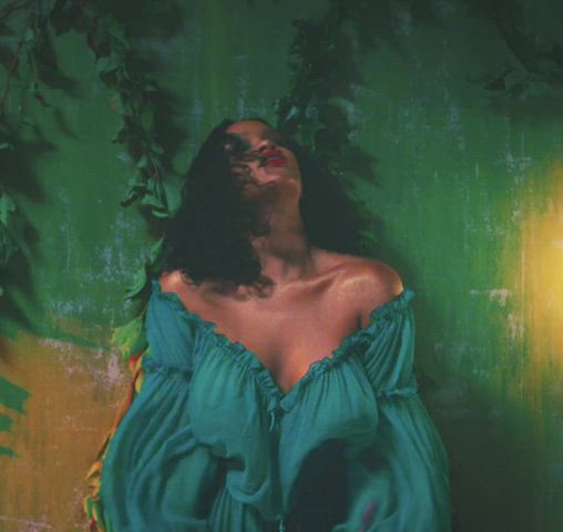 Rihanna - That jiggle [60fps slow mo]