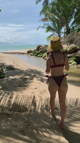 ukadvcouple striping on beach