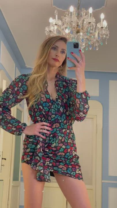 Sexy legs on a Italian Milf