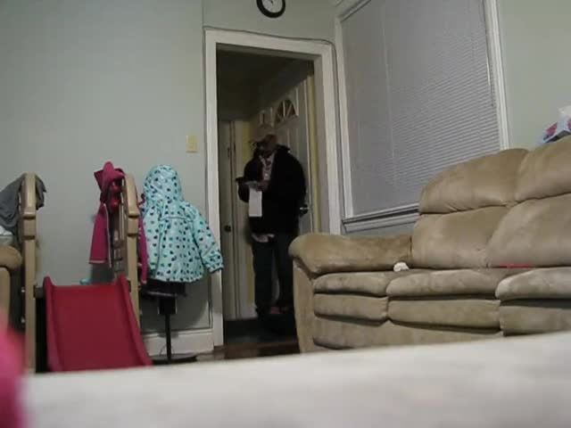 Flashing delivery guy 720p