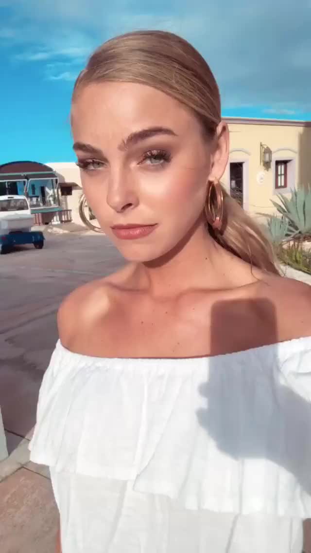 Elizabeth Turner gif