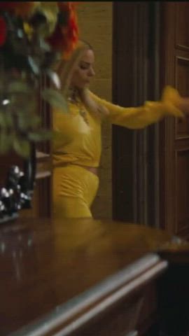 Coed party animal Margot Robbie loves to shake her ass for all the boys on campus