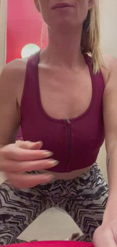 This dressing room had me wanting to do more then try on these clothes 🥵 [OC]