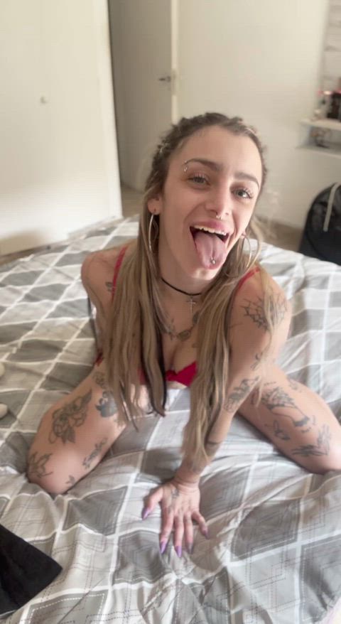 I am begging for your cum on my face