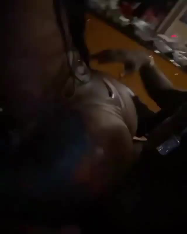Shaking that ass on offset