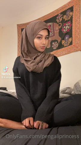 Fake Tits Feet Hijab Naked Nude Pussy Spread Shaved Pussy Tattoo TikTok gif
