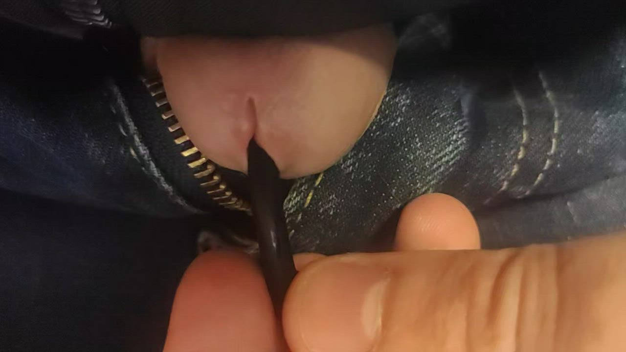 Sounding at work to pass the time