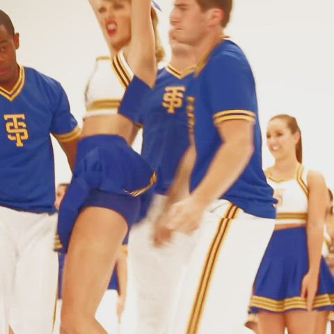 I wish I could get multiple guys at the same time to fuck me like Tay could