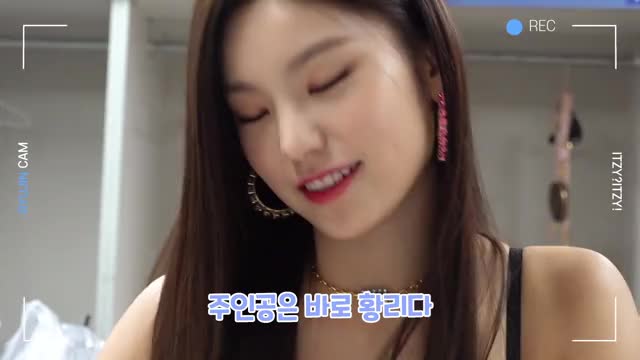 V LIVE - [ITZY ITZY!(있지 있지!)] EP48. 가온어워즈에 있지! - Yeji