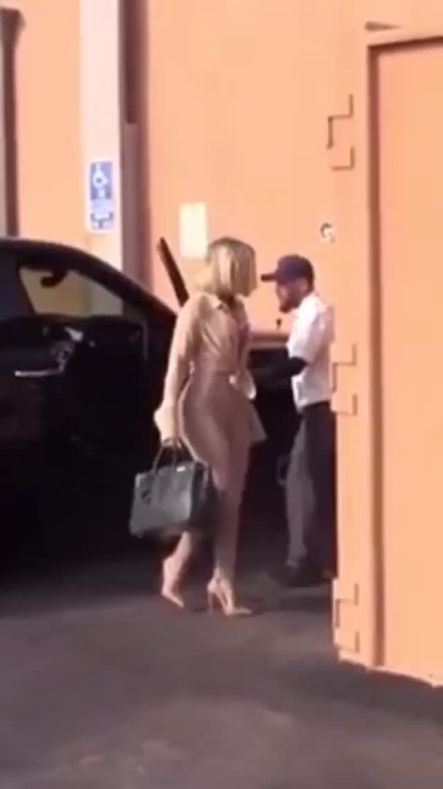 khloe kardashian ass