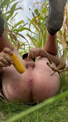 Went to the u-pick and had some fun in the corn field😍🌽🍑