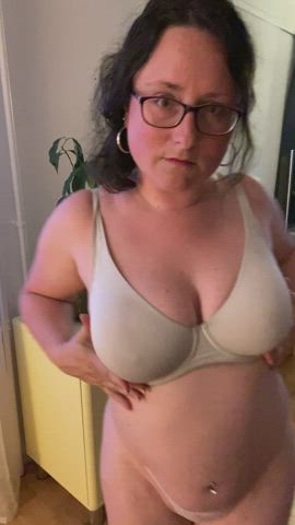 Do you have a thing for thick moms?