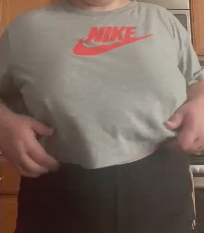 Come suck on my titties😋