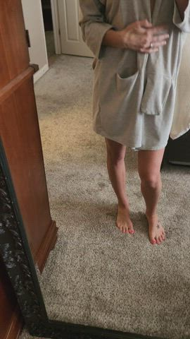 This 37 yo milf gets lonely during the day when everyone's gone. Keep me company?
