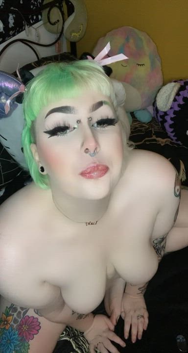 💦 21yo curvy british slut💦 i squirt, i cream, i stick stuff in my ass 🍑
