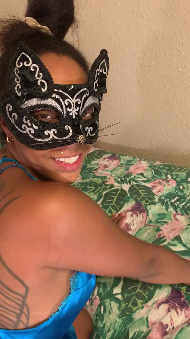 So happy my asshole is stretching!! ?☺️?