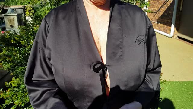 Outdoors boobie reveal in my fluorescent pink lingerie 💗 xx 57yo (f) (OC) 🇦🇺