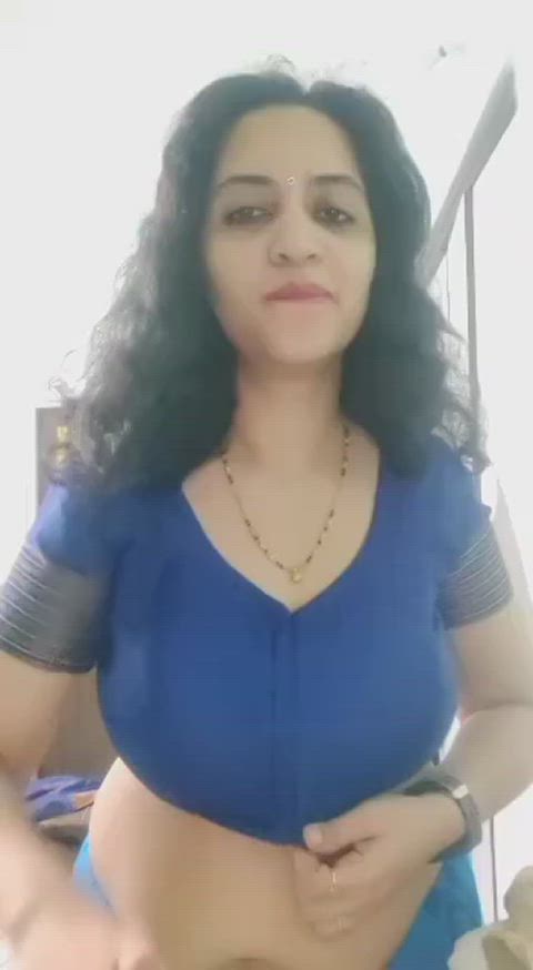 क्या मस्त बबले हैं यार भाभी जी के