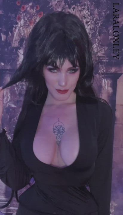 Elvira reveals her massive tits [oc]
