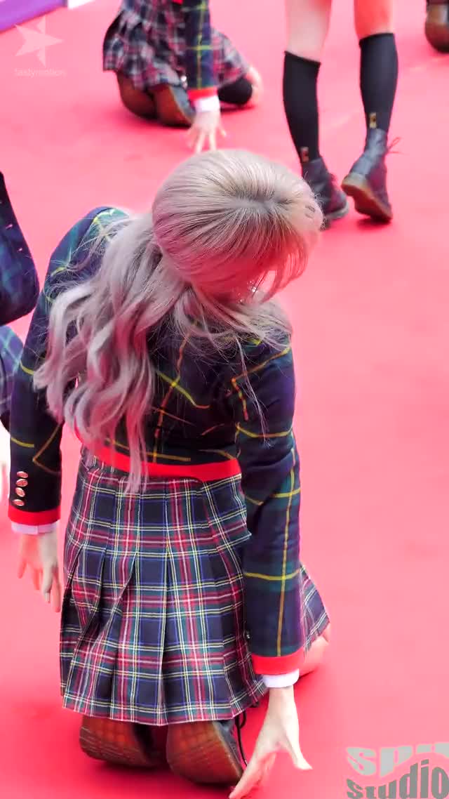 WJSN Luda 180919 @ Myeon-dong by spd studio