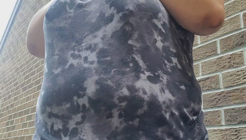 I love flashing my tits outside