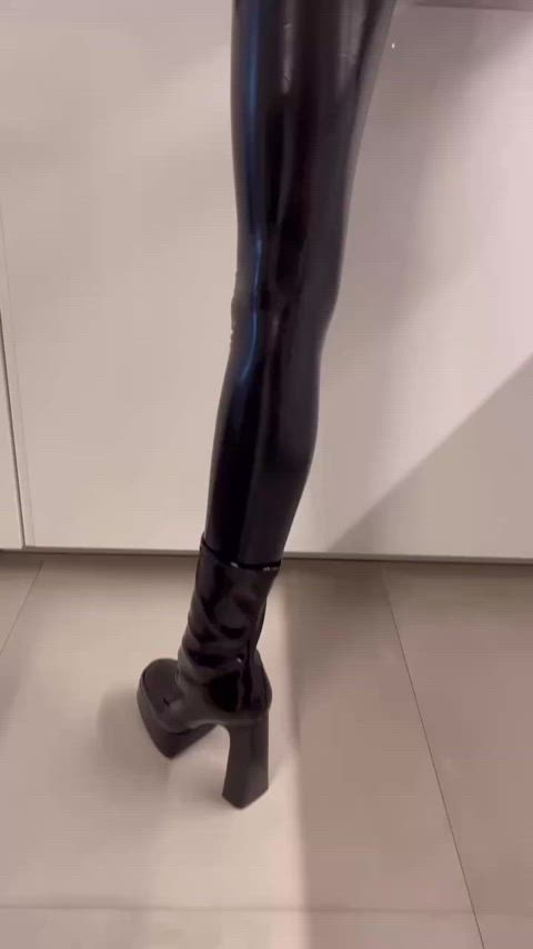 amateur ass boots leather leggings onlyfans petite amateur-girls cute-little-butts