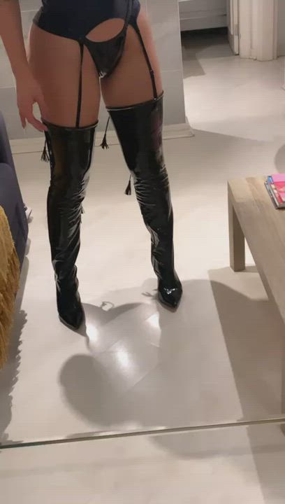 Getting ready for one of the sexiest shoots i've done ;) Would you want to be a fluffer
