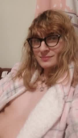 Any guys wanna help me cum?