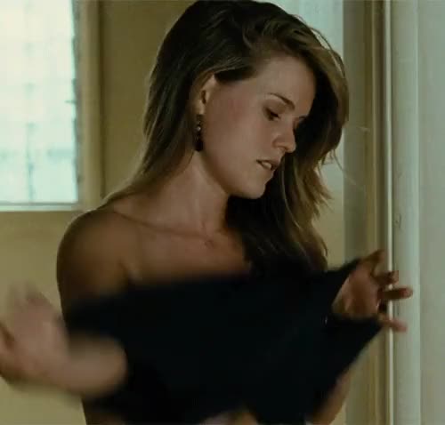 Alice Eve - Crossing Over