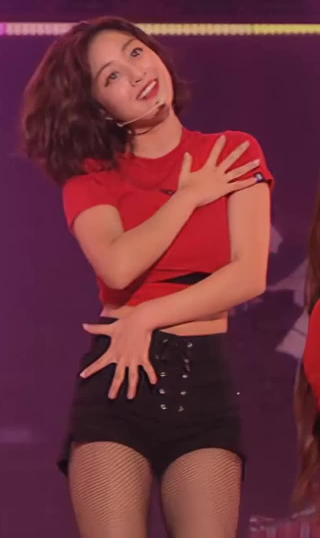 What is Love (TWICE 1st ARENA TOUR 2018 BDZ ) [4K Enhanced]