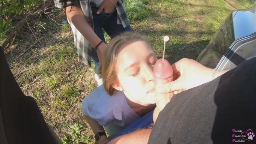 (FFM) Outdoor cum facial while her friend rubs her pussy