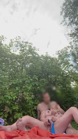 Dared to play on a busy lake (f)