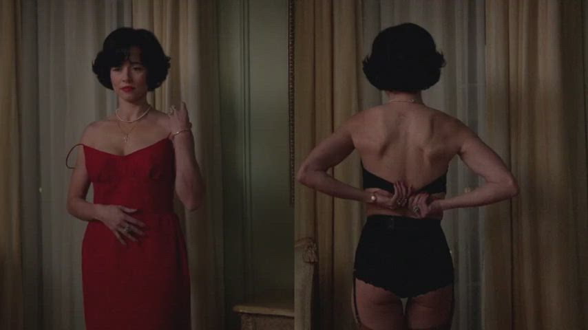 Celebrity Linda Cardellini Lingerie gif