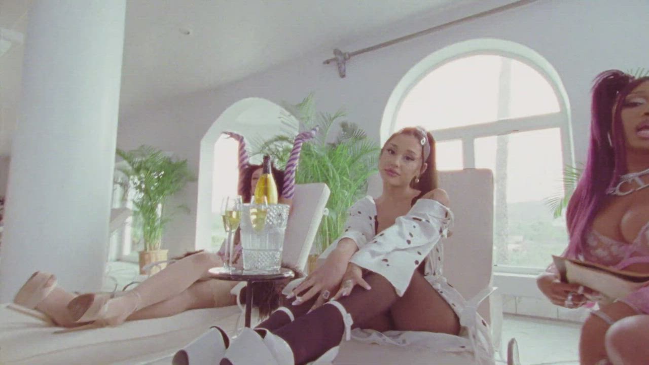 Amateur Ariana Grande Feet Fetish High Heels Legs Nylon Pantyhose gif