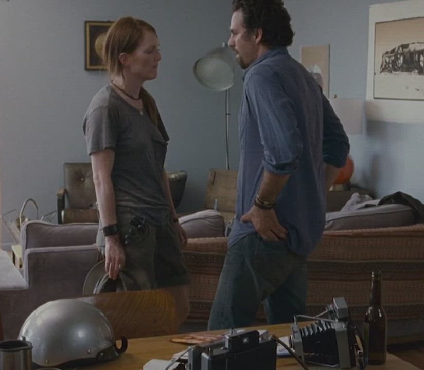 Julianne Moore's hardcore plot in "The Kids Are All Right" (2010)