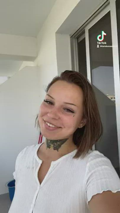 pretty girl loves sucking dick