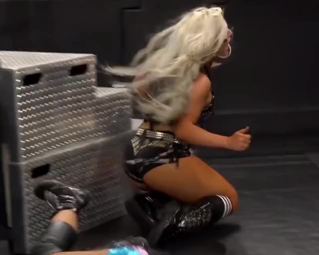 Toni Storm selling
