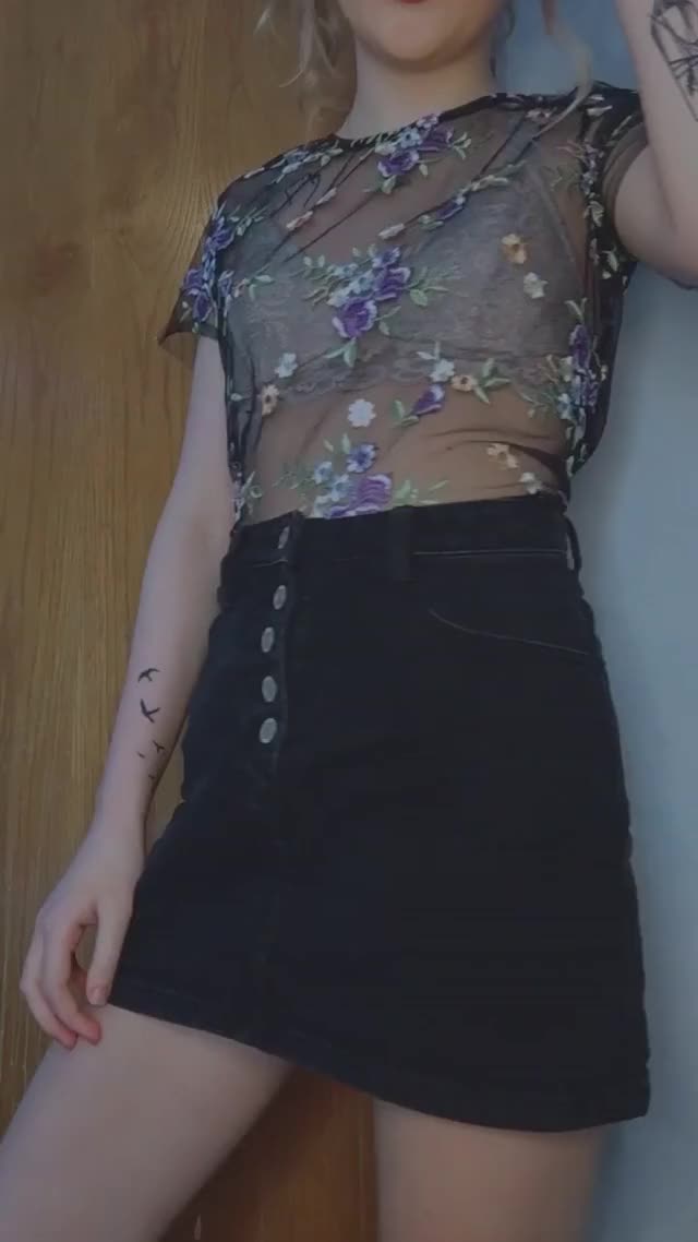 Lysscutiex skirt tease