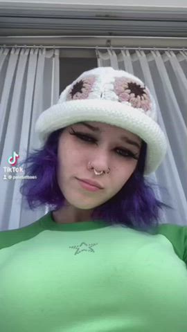 Lil tiktok dance <3
