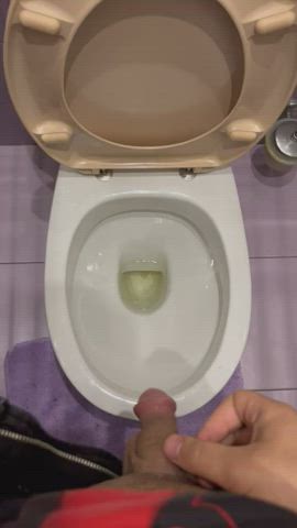 Check out how I pee !!!