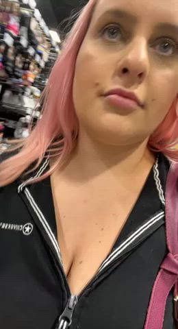 australian big tits boobs busty curvy exhibitionist exposed flashing huge tits gif