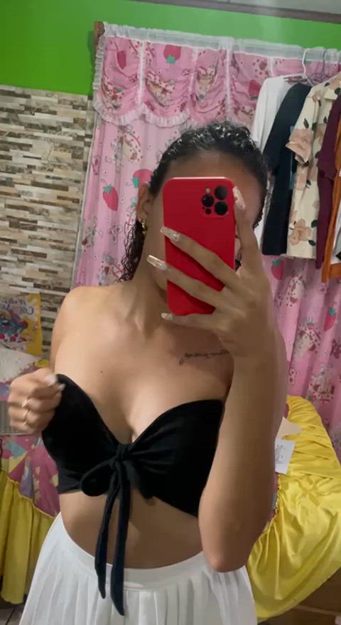 My ex boyfriend broke with me 'cause he says I have a really small boobs...