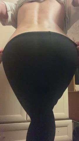 Big surprise under my leggins <3