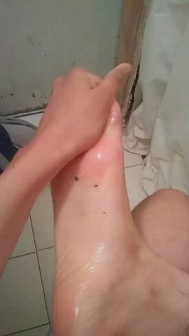 Washing my feet (FTM 18 y/o)