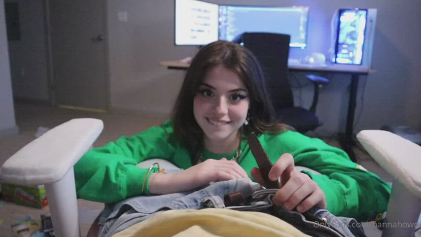 Hannah0w0 Looks So Horny - Check B3low