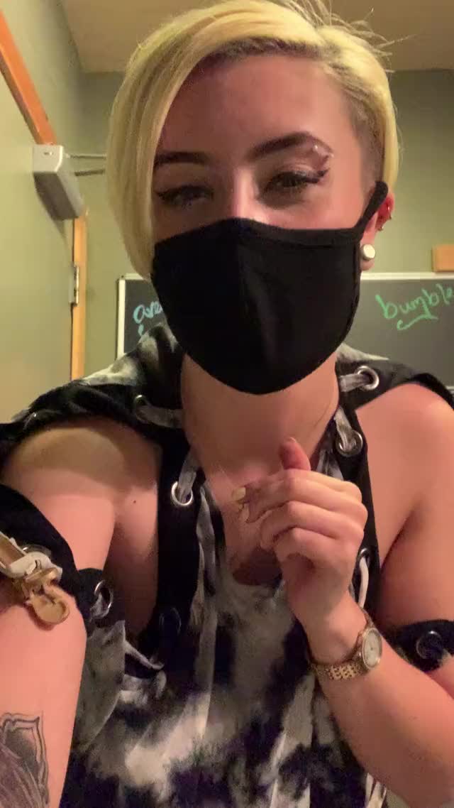 my first day back to work I couldn’t help but [f]uck myself for y’all ?