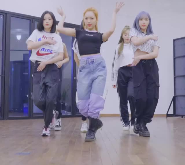 APRIL(에이프릴) - LALALILALA 안무 영상 (Dance Practice) (2160p 24fps VP9